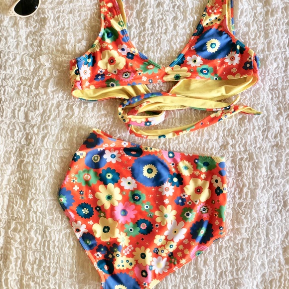Motel bikini top & bottom in Flower Pop. XS - Picture 5 of 5